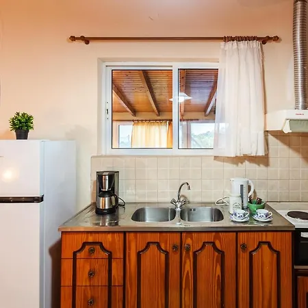 Makarounis Athanasios Traditional Apartment