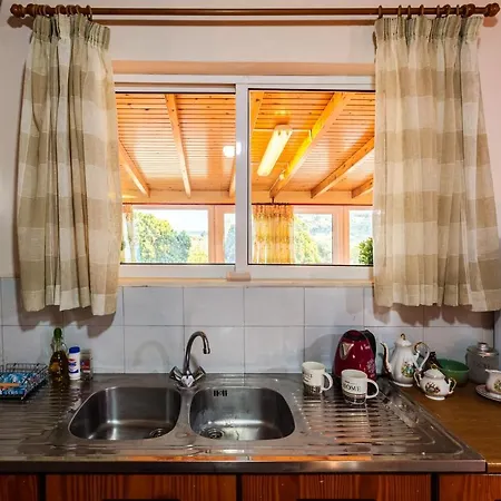 Makarounis Athanasios Traditional Apartment Petalidi