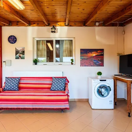 Makarounis Athanasios Traditional Apartment