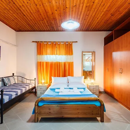 Makarounis Athanasios Traditional Apartment Petalidi