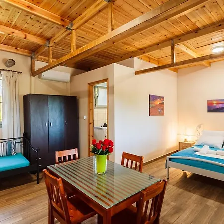 Makarounis Athanasios Traditional Appartement *