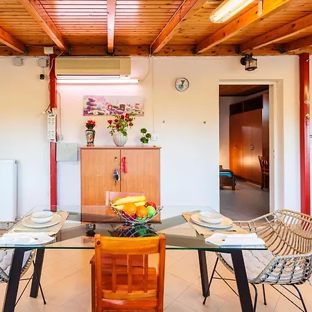 Makarounis Athanasios Traditional Apartment Petalidi