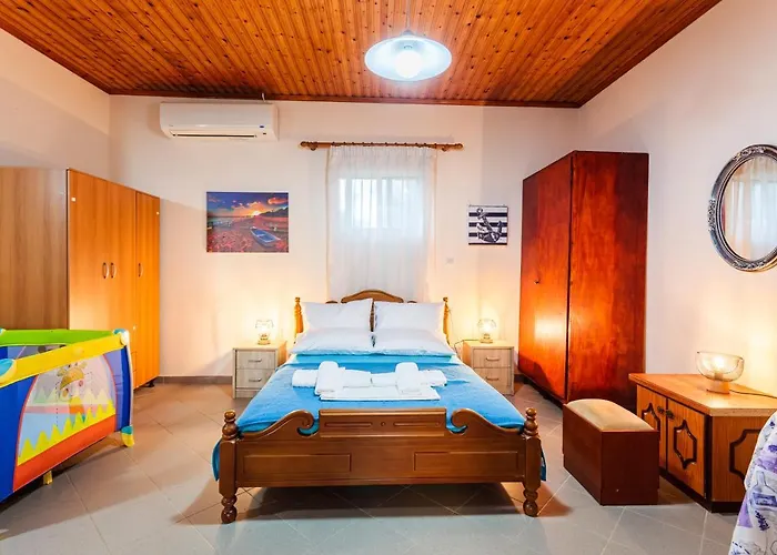 Makarounis Athanasios Traditional Петалидион