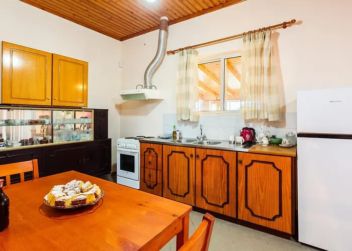 Makarounis Athanasios Traditional Петалидион