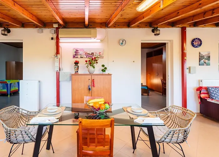 Makarounis Athanasios Traditional Апартаменты Петалидион